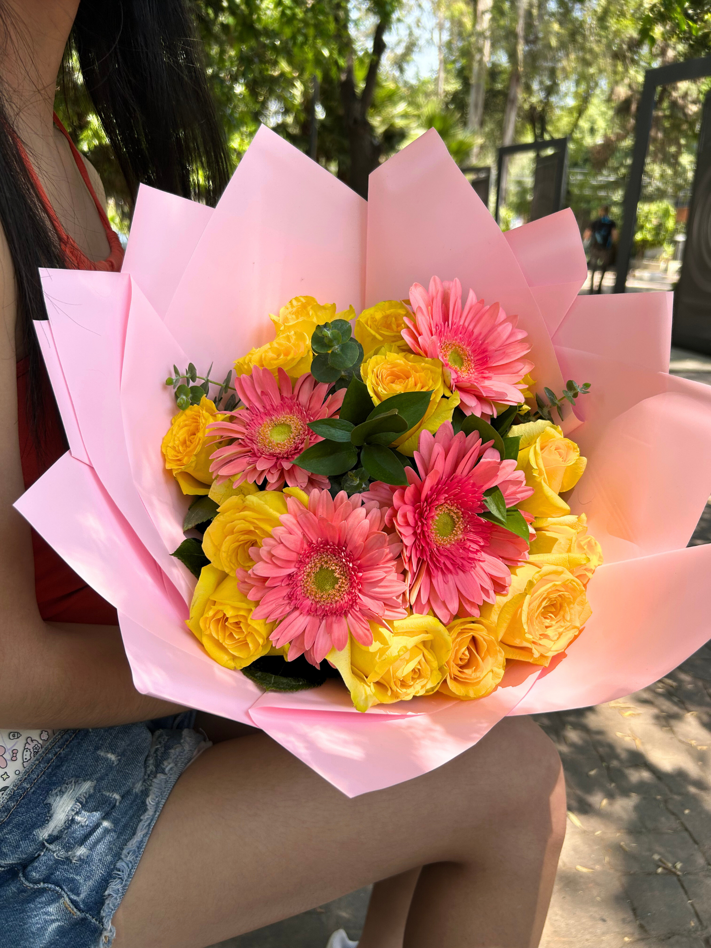 Ramo de Rosas Amarillas y Gerberas Rosas