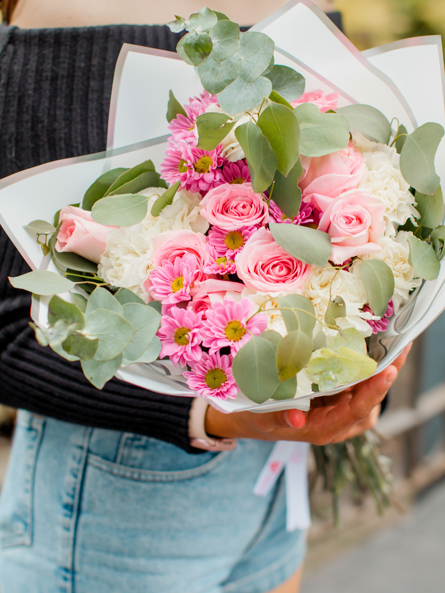 Ramo de Rosas, Hortensias y Margaritas