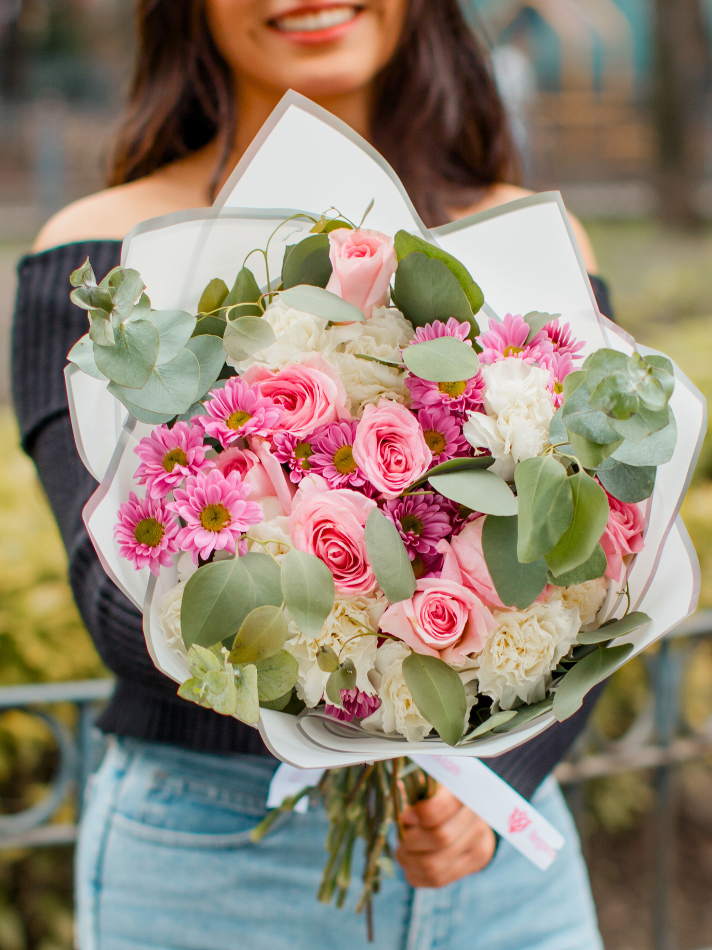 Ramo de Rosas, Hortensias y Margaritas
