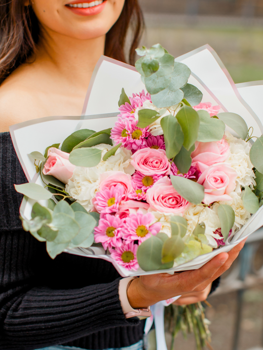 Ramo de Rosas, Hortensias y Margaritas
