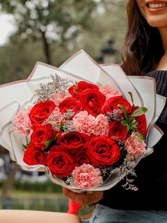 Ramo de Rosas Rojas y Claveles