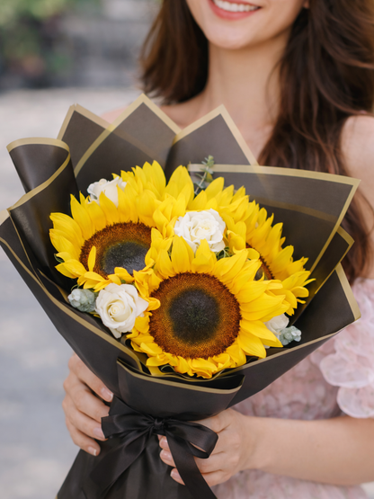 Ramo de Girasoles con Rosas Blancas
